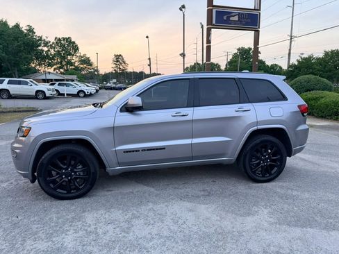Used 2020 Jeep Grand Cherokee Altitude image 9