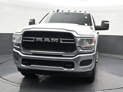 Used 2024 RAM 2500 Tradesman w/ Chrome Appearance Group AWD/4WD image 9