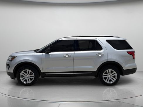 Used 2019 Ford Explorer XLT w/ Equipment Group 201A AWD/4WD image 5