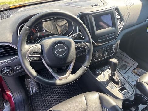 Used 2019 Jeep Cherokee Latitude Plus AWD/4WD image 18