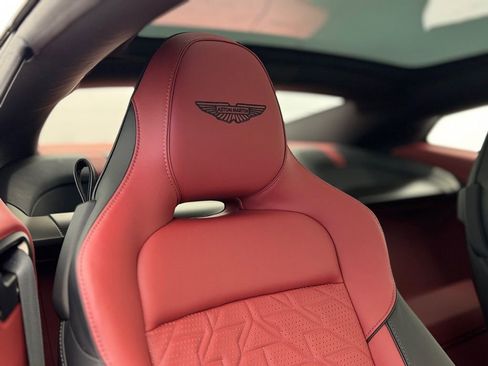 Used 2025 Aston Martin Vanquish image 15