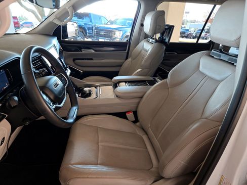 Used 2023 Jeep Wagoneer 2WD w/ Premium Group I image 22