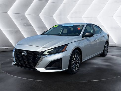 Used 2024 Nissan Altima 2.5 SV FWD image 1