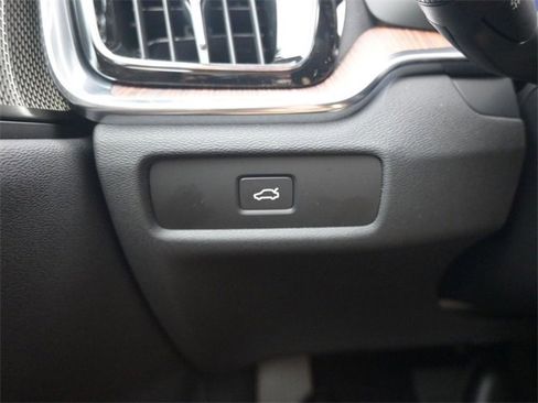 New 2026 Volvo V60 B5 Cross Country Plus w/ Protection Package Premier image 28