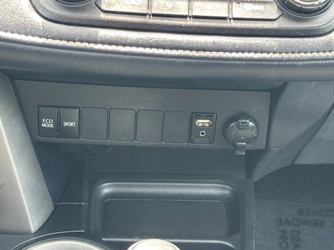 Used 2018 Toyota RAV4 XLE FWD image 29