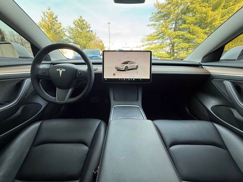 Used 2023 Tesla Model 3 Standard Range image 2