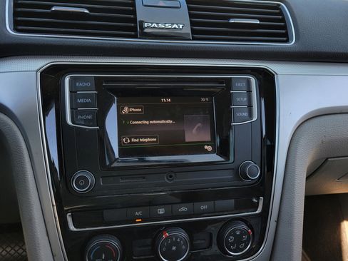 Used 2018 Volkswagen Passat 2.0T S w/ Driver Assistance Package image 23