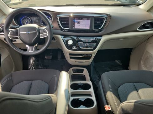 Used 2022 Chrysler Voyager LX FWD image 10