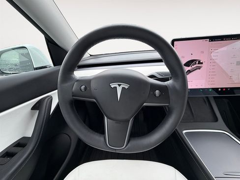 Used 2021 Tesla Model Y Long Range image 13