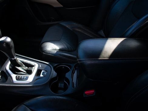 Used 2018 Jeep Cherokee Latitude Plus image 25