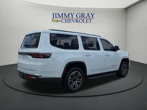 Used 2022 Jeep Wagoneer Series III RWD image 5