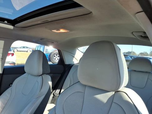 Used 2023 Hyundai Elantra Limited image 16