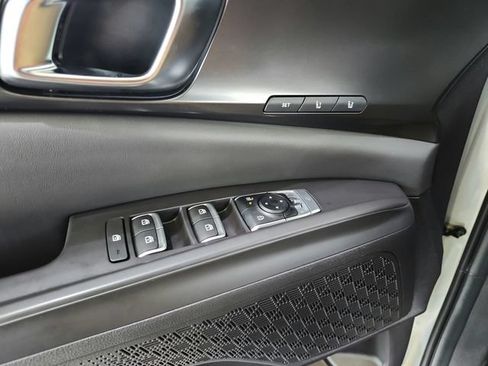 Certified 2026 Kia Carnival SX w/ SX Dark Edition Package FWD image 20