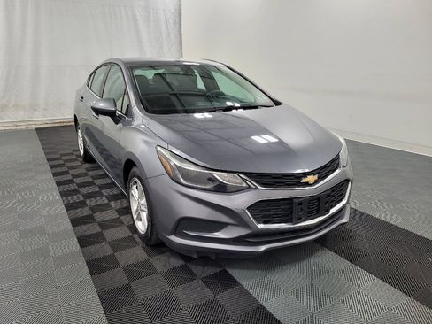 Used 2018 Chevrolet Cruze LT w/ Convenience Package FWD image 13