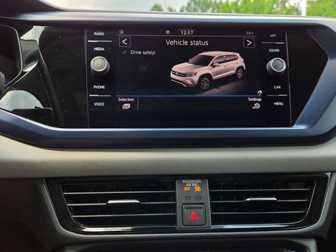 Certified 2023 Volkswagen Taos SE w/ Panoramic Sunroof Package FWD image 33