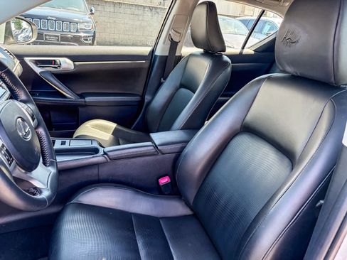Used 2013 Lexus CT 200h FWD image 17