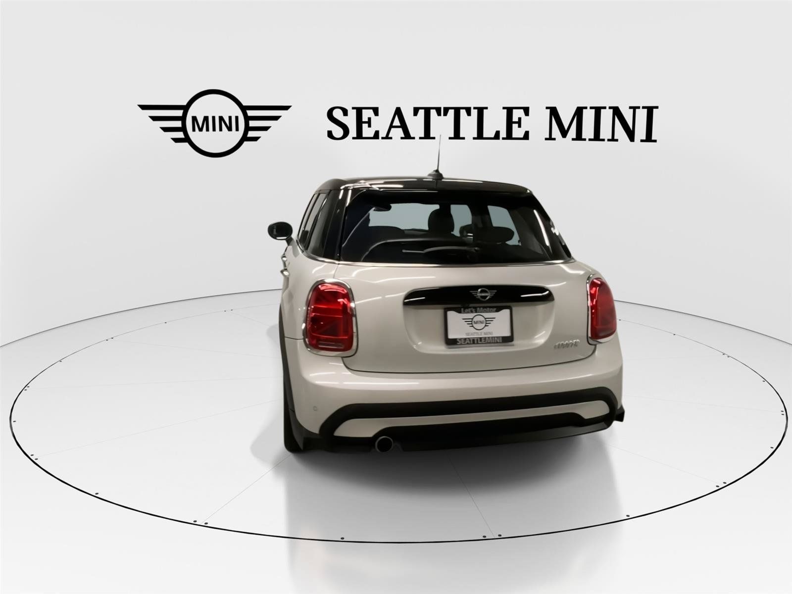 Used 2023 MINI Cooper 4-Door Hardtop FWD image 9