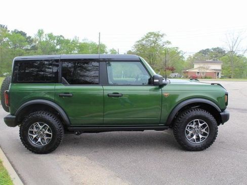 New 2025 Ford Bronco Badlands image 3
