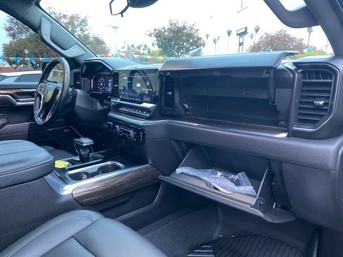 Used 2025 Chevrolet Silverado 1500 LT Trail Boss w/ Convenience Package II image 22