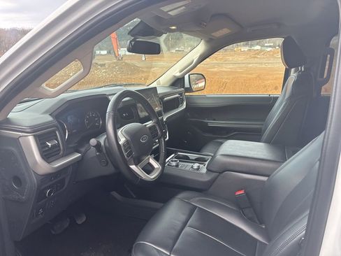 Used 2024 Ford Expedition XLT image 9