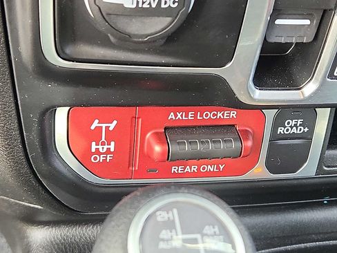 Used 2024 Jeep Wrangler Unlimited AWD/4WD image 25