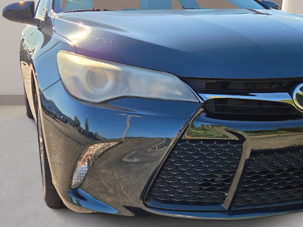 Used 2017 Toyota Camry SE FWD image 2