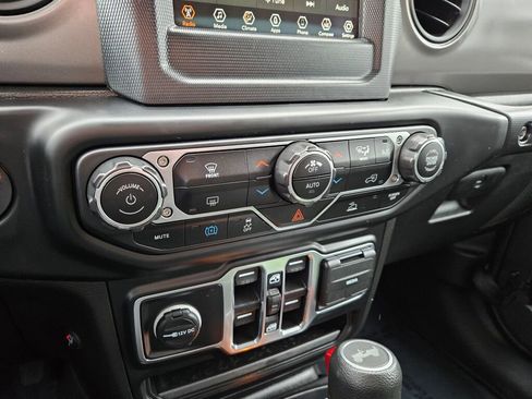 Used 2023 Jeep Wrangler Unlimited image 24