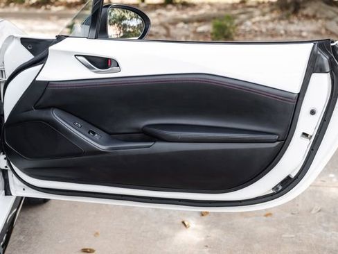 Used 2017 MAZDA MX-5 Miata Club w/ Brembo/BBS Package image 68