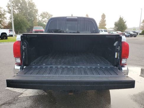Used 2019 Toyota Tacoma TRD Sport image 8