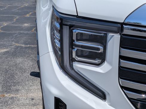 New 2026 GMC Sierra 1500 SLT AWD/4WD image 10