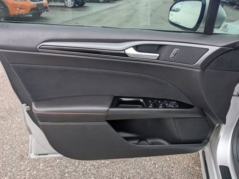 Used 2014 Ford Fusion SE image 9