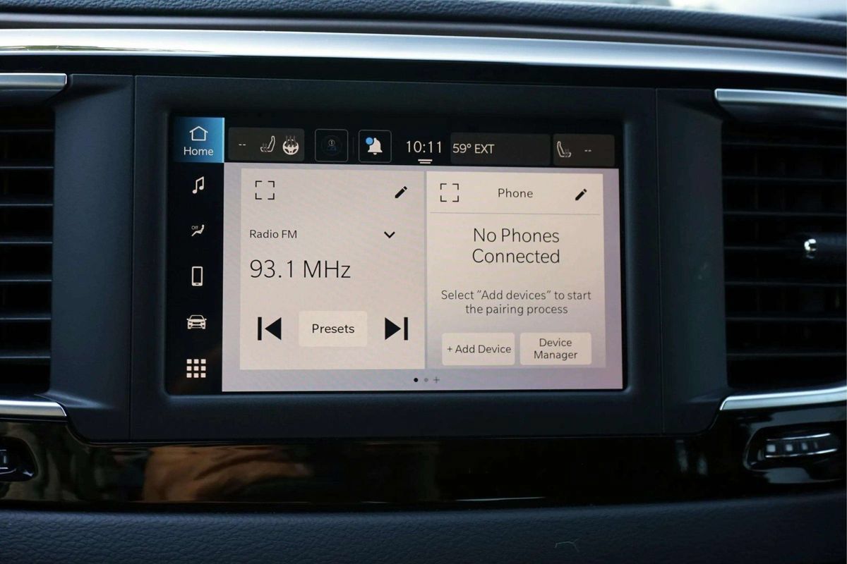 Used 2023 Chrysler Voyager LX FWD image 29