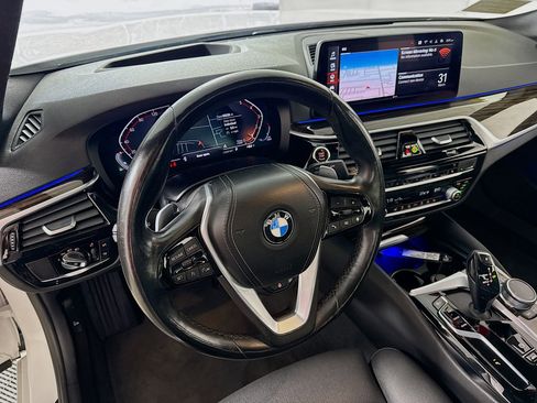 Used 2022 BMW 530i xDrive w/ Premium Package image 25