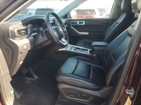 Used 2022 Ford Explorer XLT w/ Equipment Group 202A AWD/4WD image 13