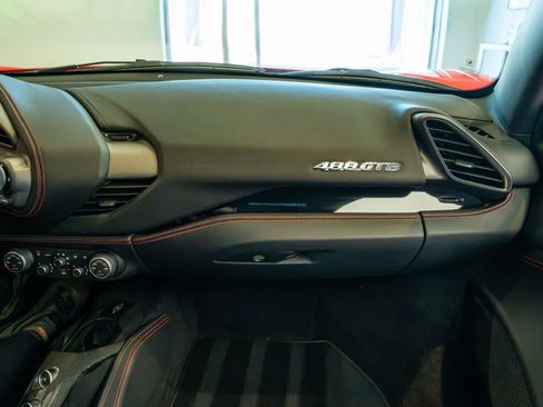 Used 2019 Ferrari 488 GTB RWD image 16