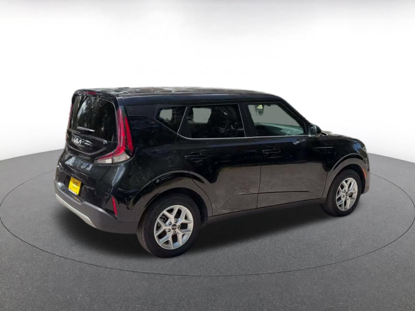 Used 2025 Kia Soul LX w/ LX Technology Package FWD image 13
