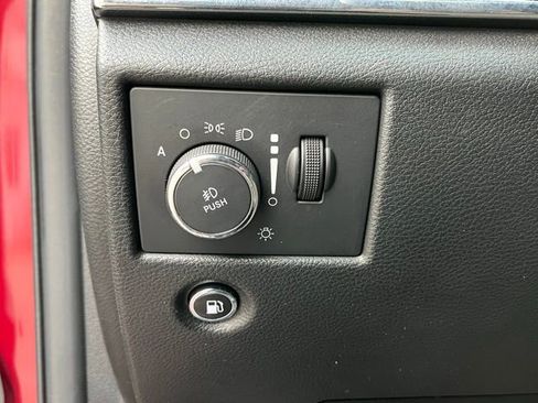 Used 2022 Jeep Grand Cherokee Limited image 21