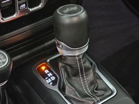 Used 2022 Jeep Wrangler Unlimited Sahara image 31