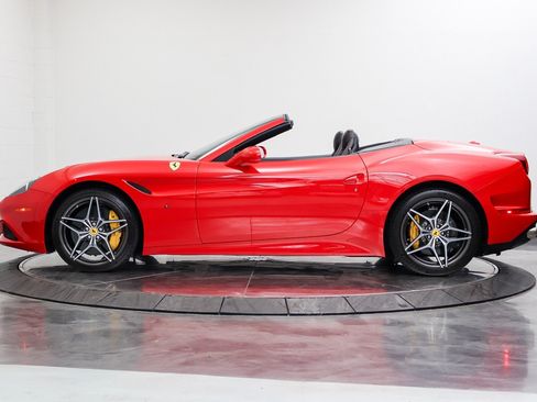 Used 2016 Ferrari California T RWD image 42