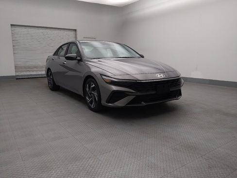 Used 2025 Hyundai Elantra Sport image 13