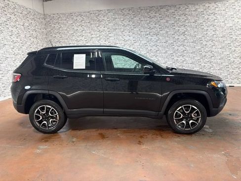 Used 2024 Jeep Compass Trailhawk AWD/4WD image 8