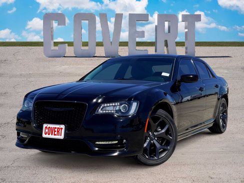 Used 2020 Chrysler 300 Touring L w/ Quick Order Package 2EF RWD image 1