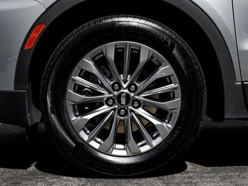 Used 2025 Cadillac XT4 Premium Luxury image 12