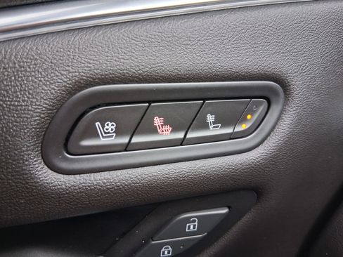 Used 2022 Cadillac Escalade ESV Premium Luxury w/ Performance Package image 18