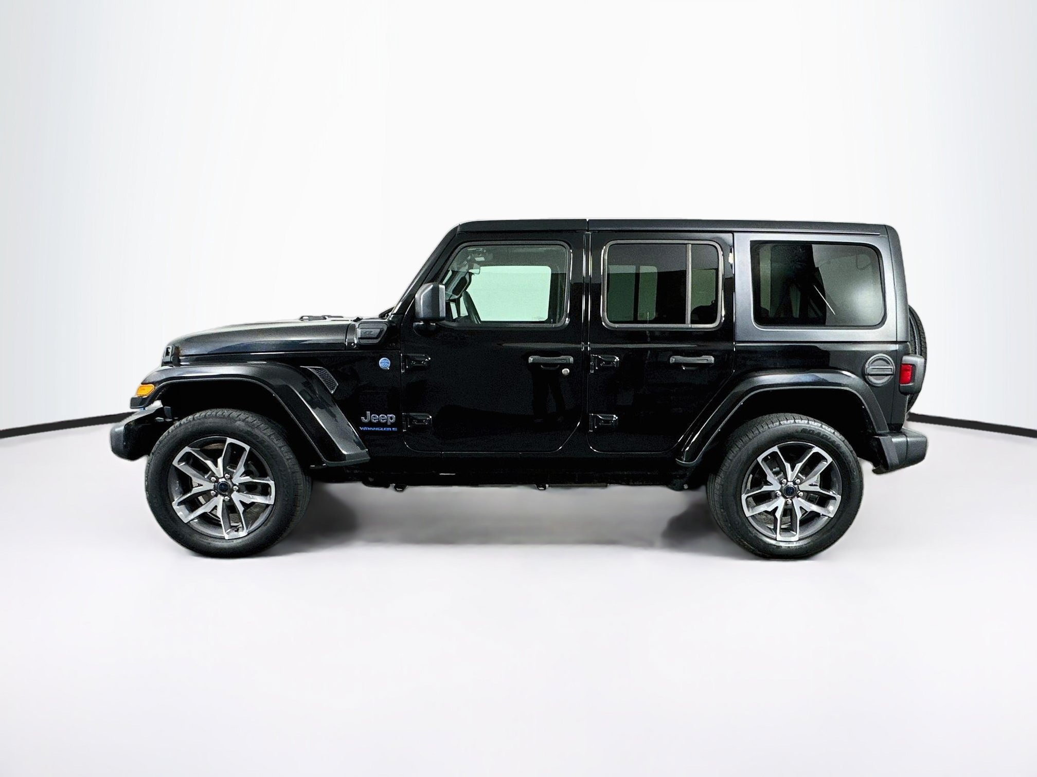 Used 2024 Jeep Wrangler Unlimited w/ Convenience Group AWD/4WD image 4