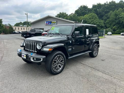Used 2023 Jeep Wrangler Unlimited Sahara w/ Cold Weather Group AWD/4WD image 1