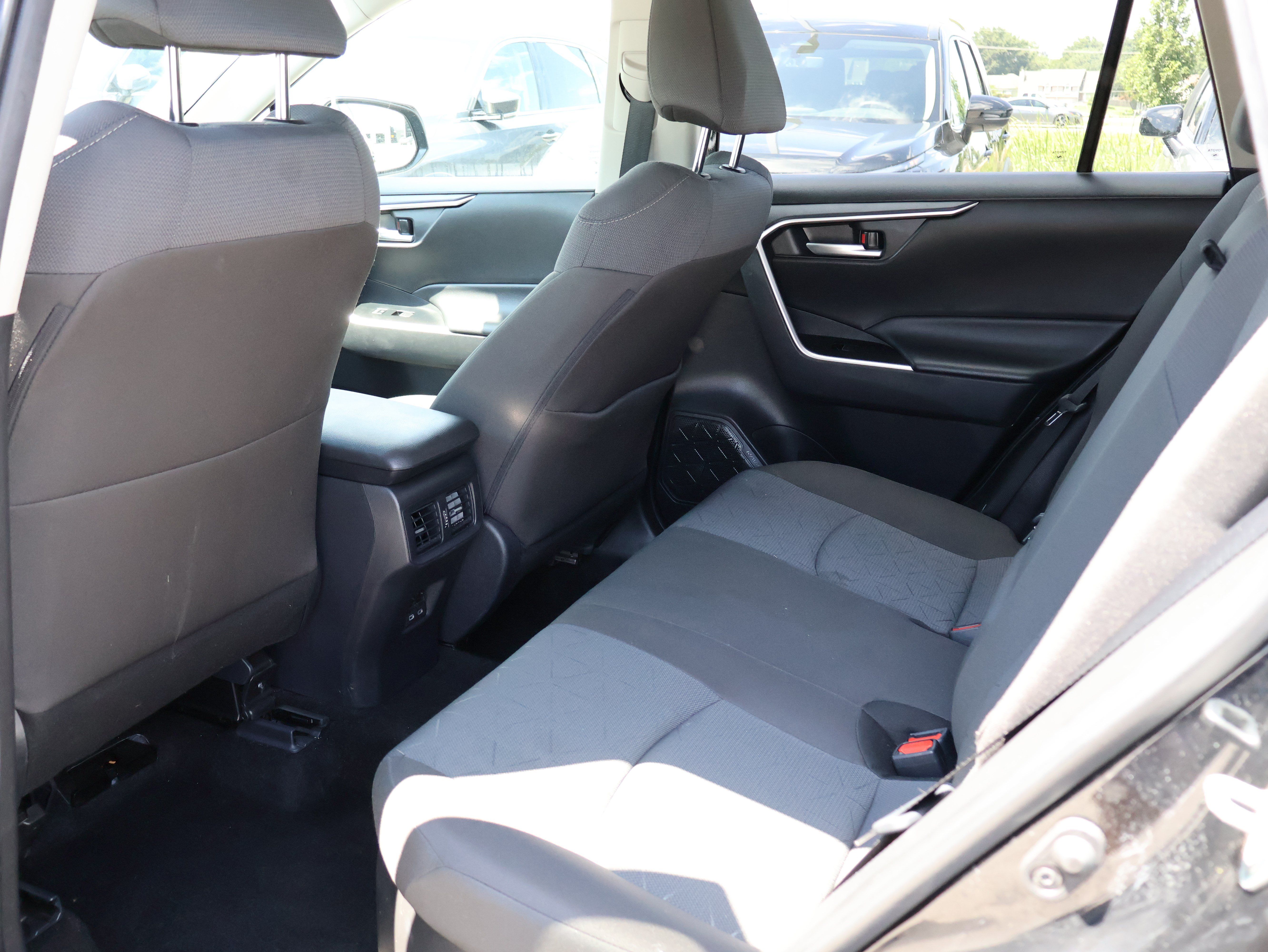Used 2025 Toyota RAV4 XLE AWD/4WD image 16