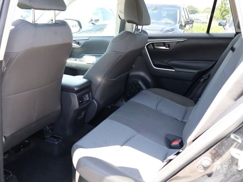 Used 2025 Toyota RAV4 XLE AWD/4WD image 16