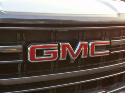 Used 2024 GMC Yukon AT4 w/ Technology Package AWD/4WD image 8