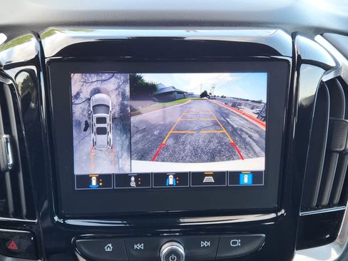 Used 2022 Chevrolet Traverse RS FWD image 17